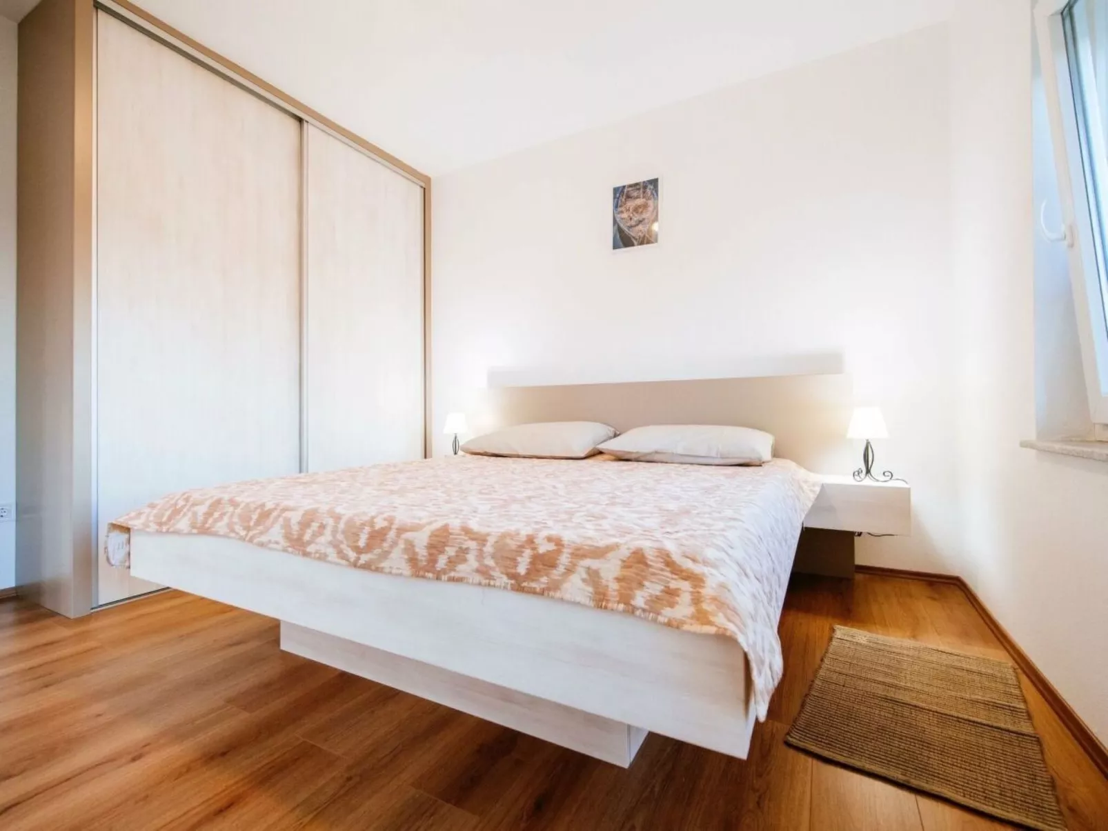 Ana Dreams - von TA Leut Agency-Inside