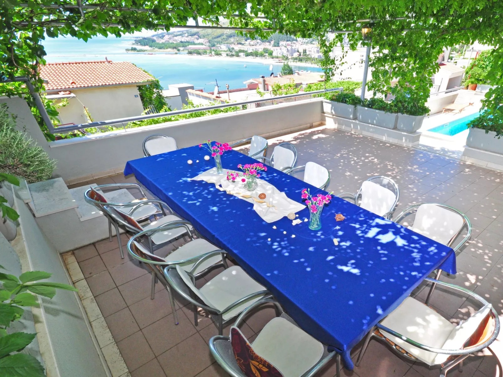 Geräumiges Ferienhaus in Omiš mit Privatem Pool-Dehors