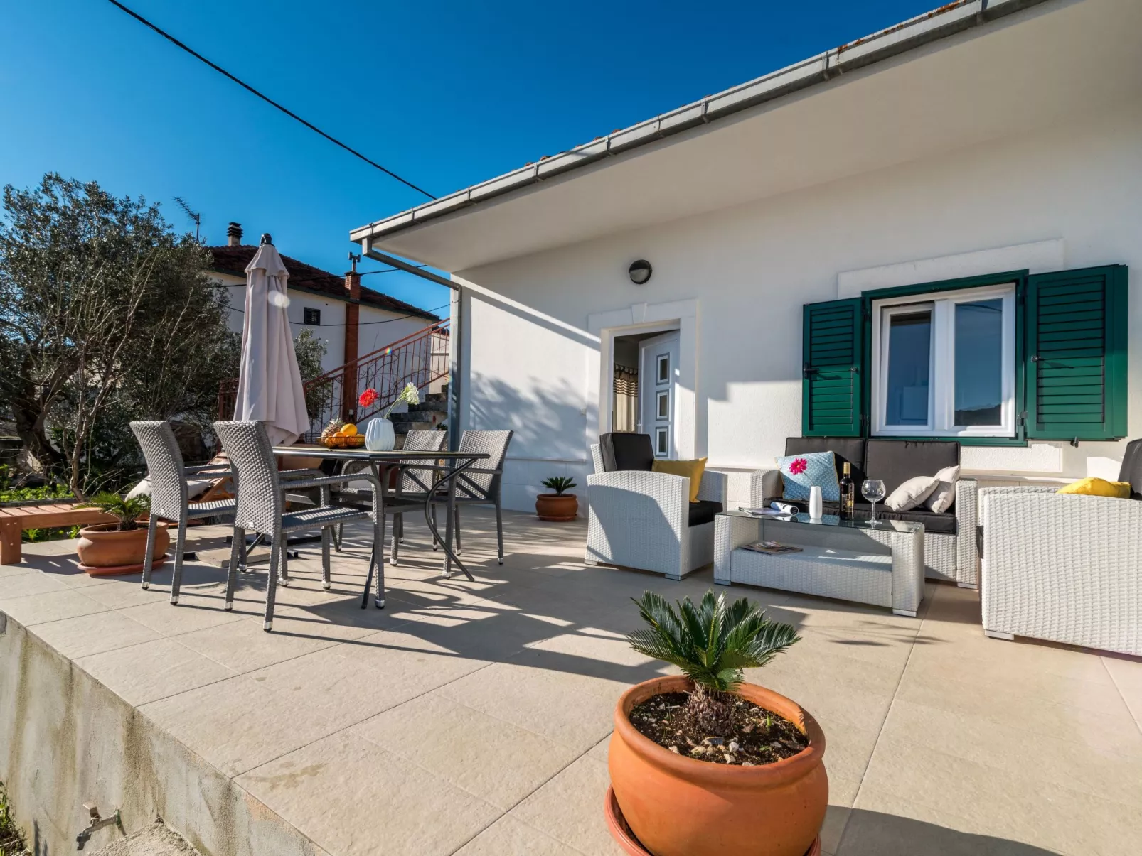 Modernes Ferienhaus mit Terrasse und Meerblick-Drinnen