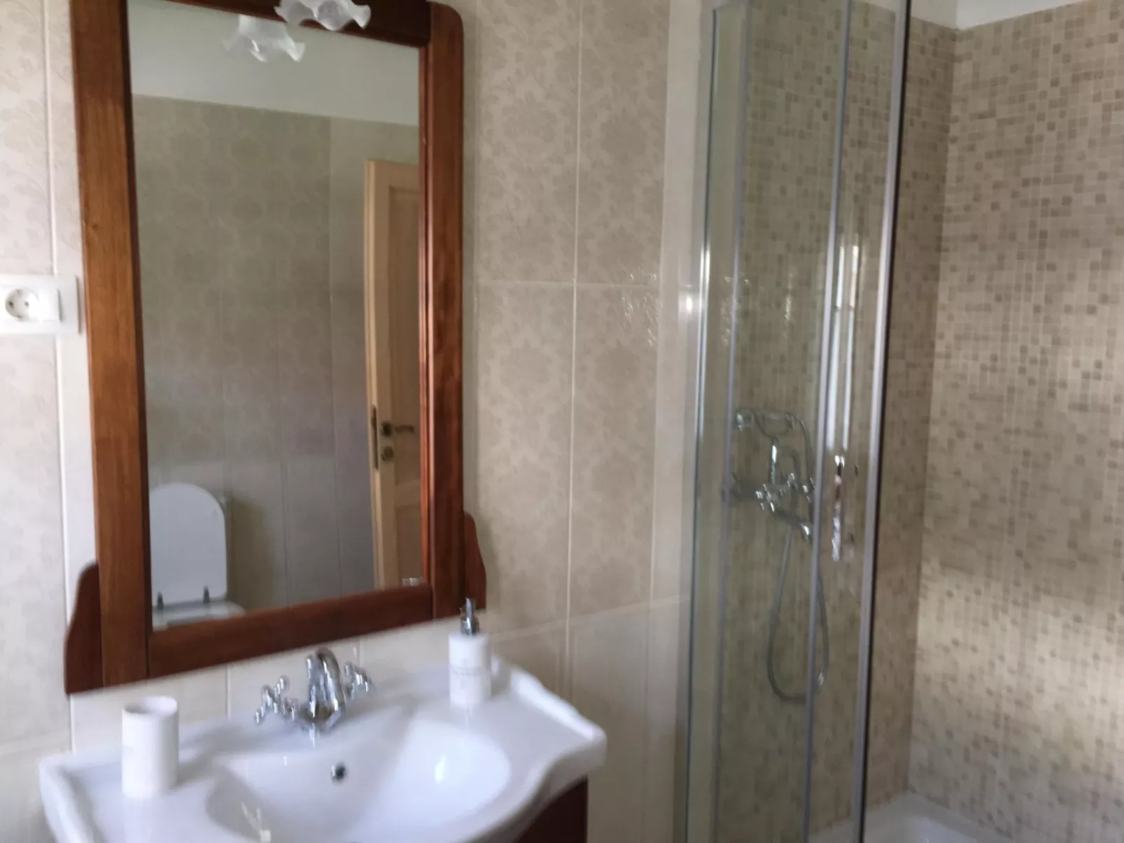 Gemütliche Wohnung in Stoja mit Möbliertem Balkon-Dedans