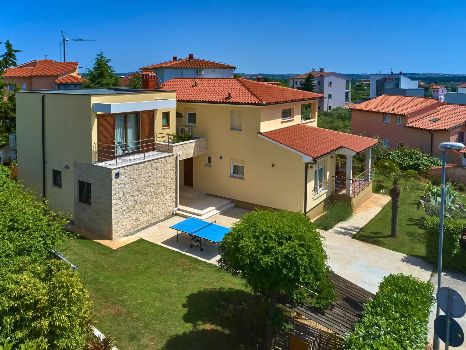 Haus in Fažana mit Terrasse und schöner Aussicht-Draußen