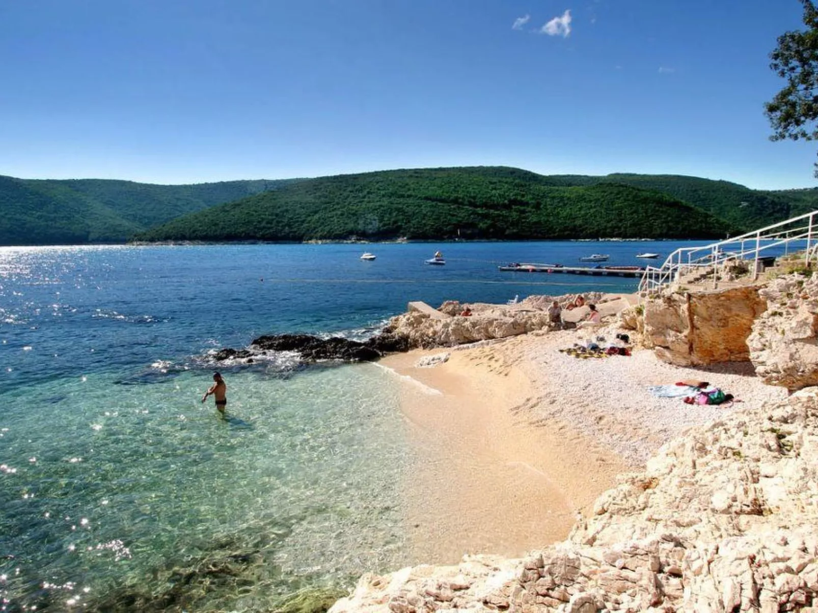 Vollständig freistehendes Haus mit schönem Garten-Dehors