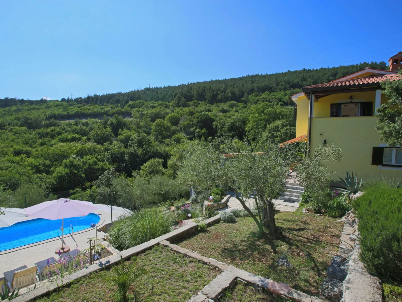 Mit eigenem Pool und schönem Meerblick-Outside