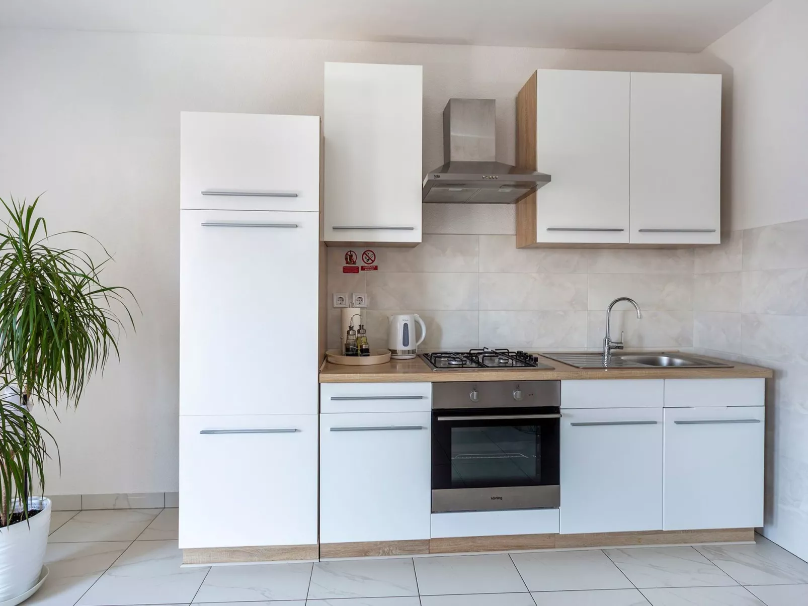 In Pula und Nah am Strand-Drinnen