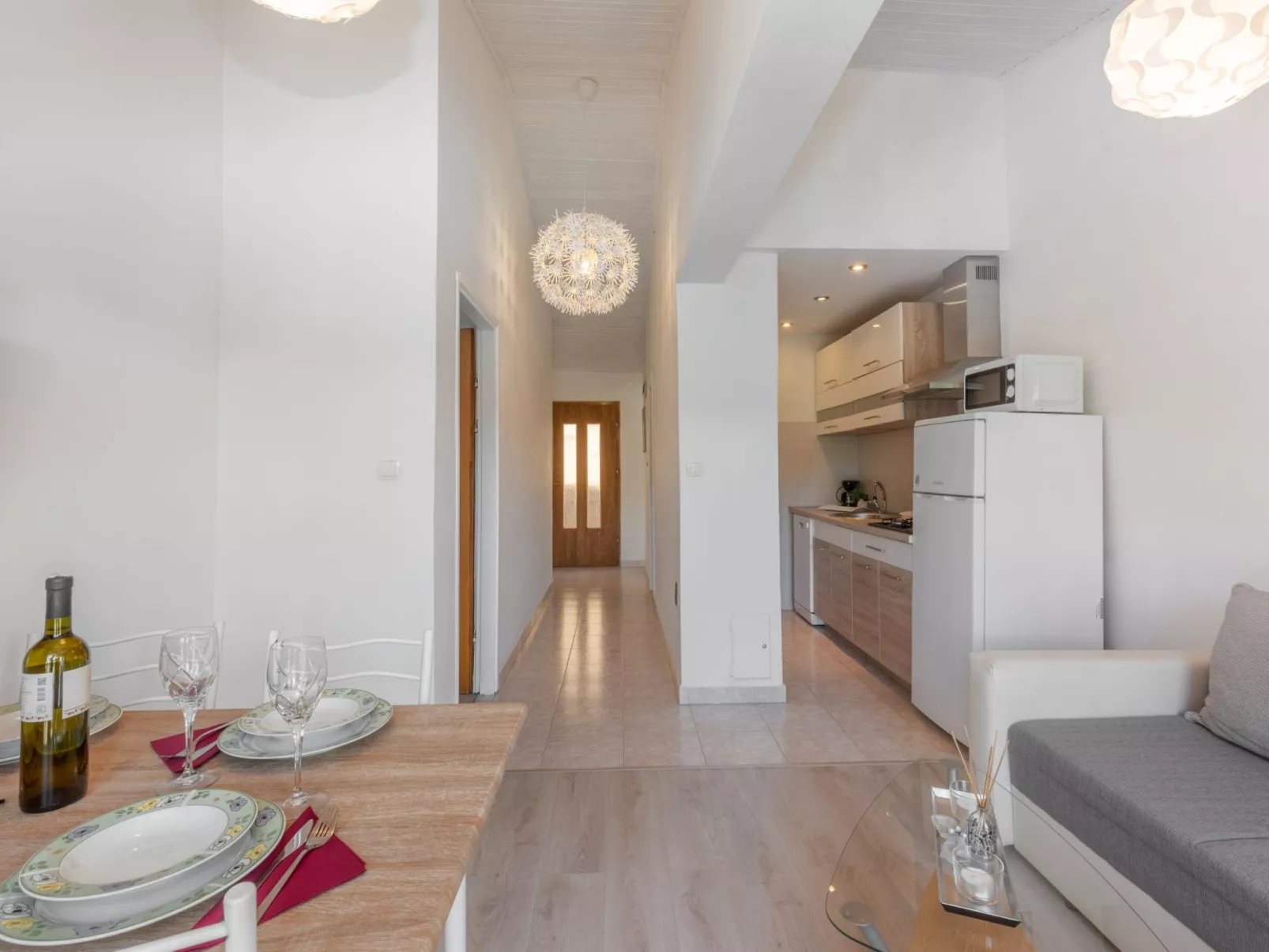 Wohnung "Leonardo" mit Blick auf das Wasser-Drinnen