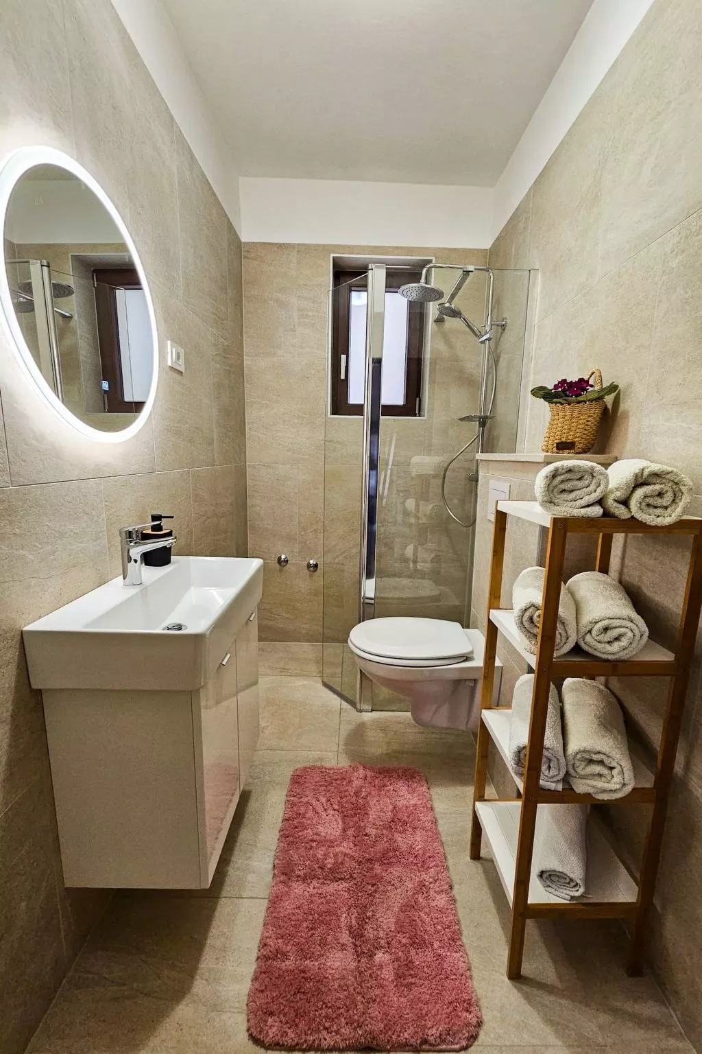 Sehr geräumige Villa mit Pool-Dedans