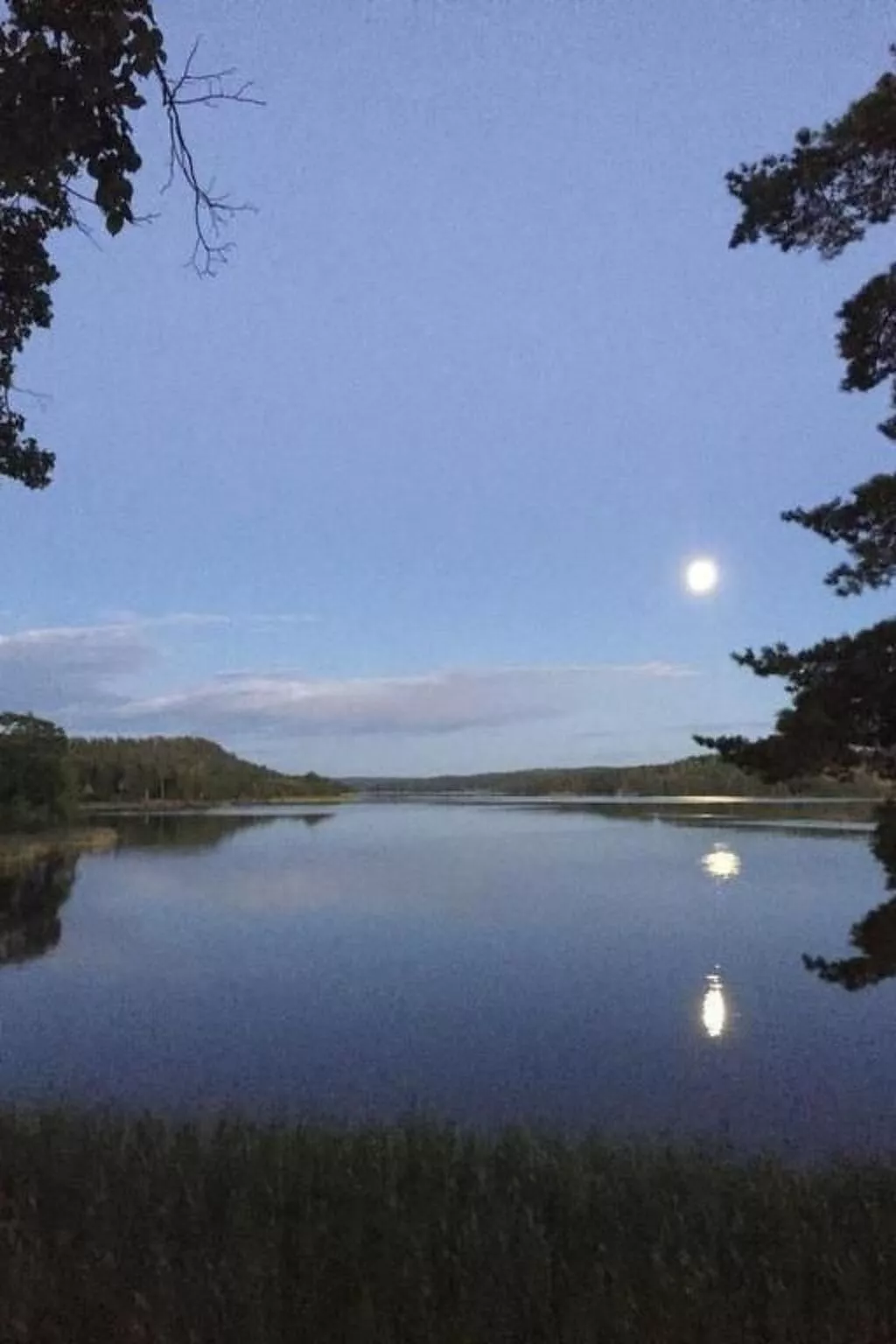 Grosses Sommerhaus direkt am See-Outside