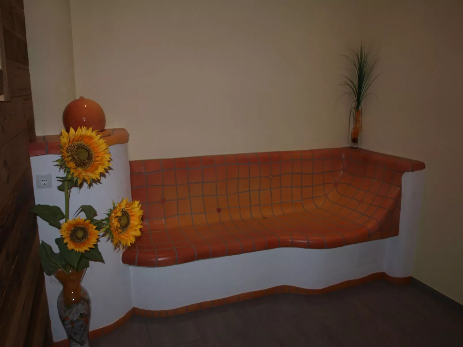 Sunny Hideaway-Inside