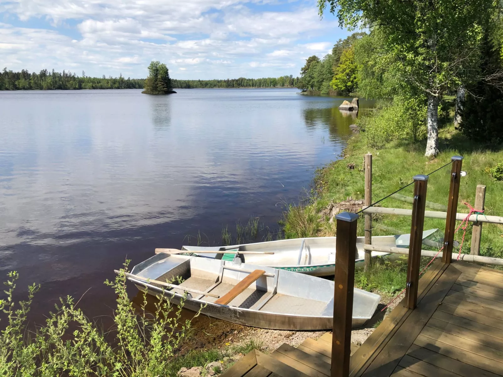 Mit Garten und Holzterrasse am See-Draußen