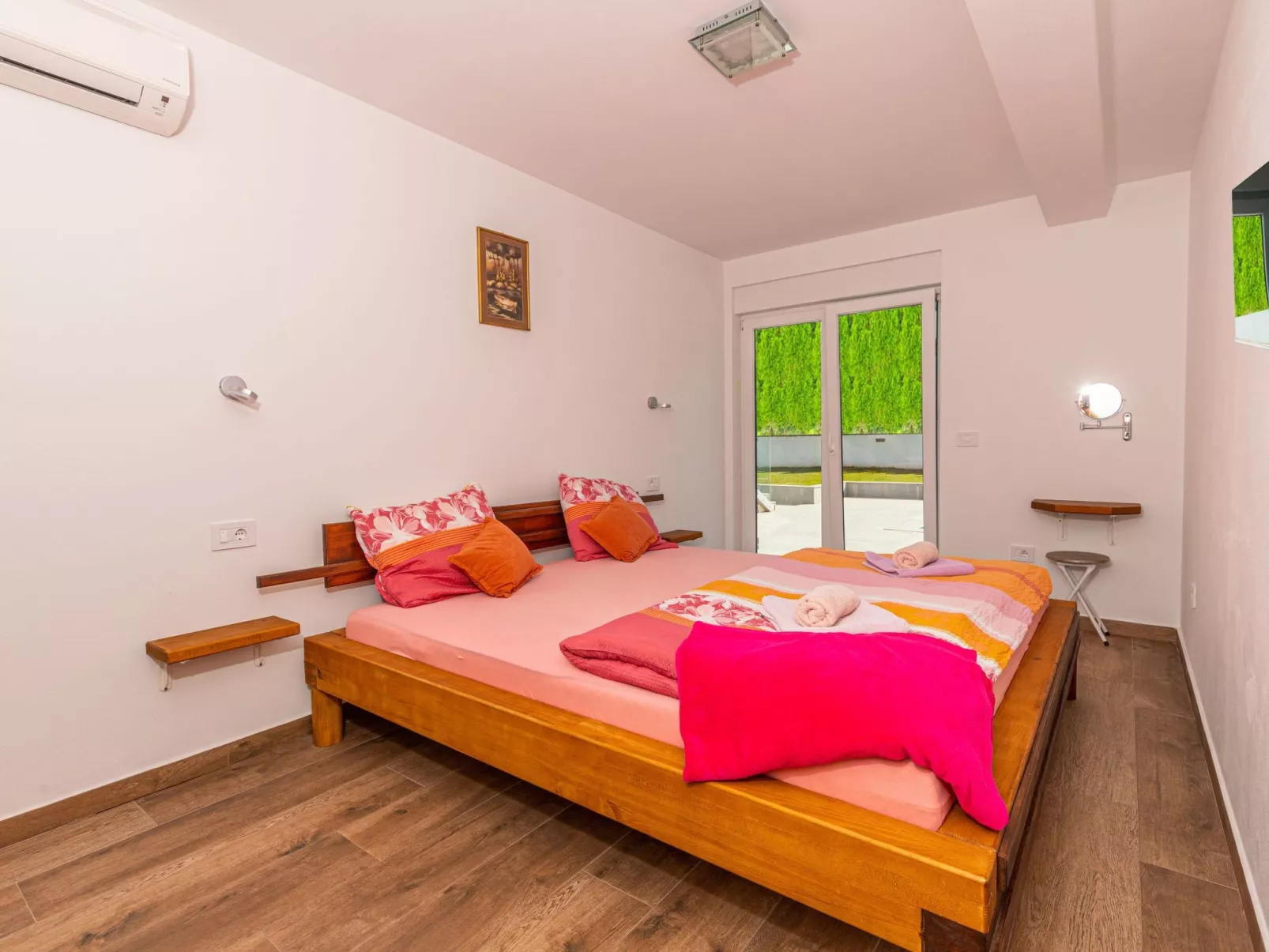 Leon's Holiday Homes-Dedans