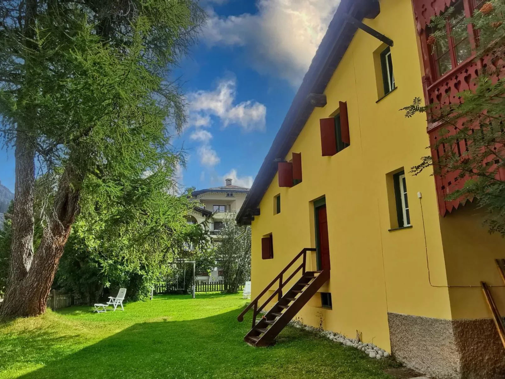 Chesa Lagrev-Schucan-Draußen