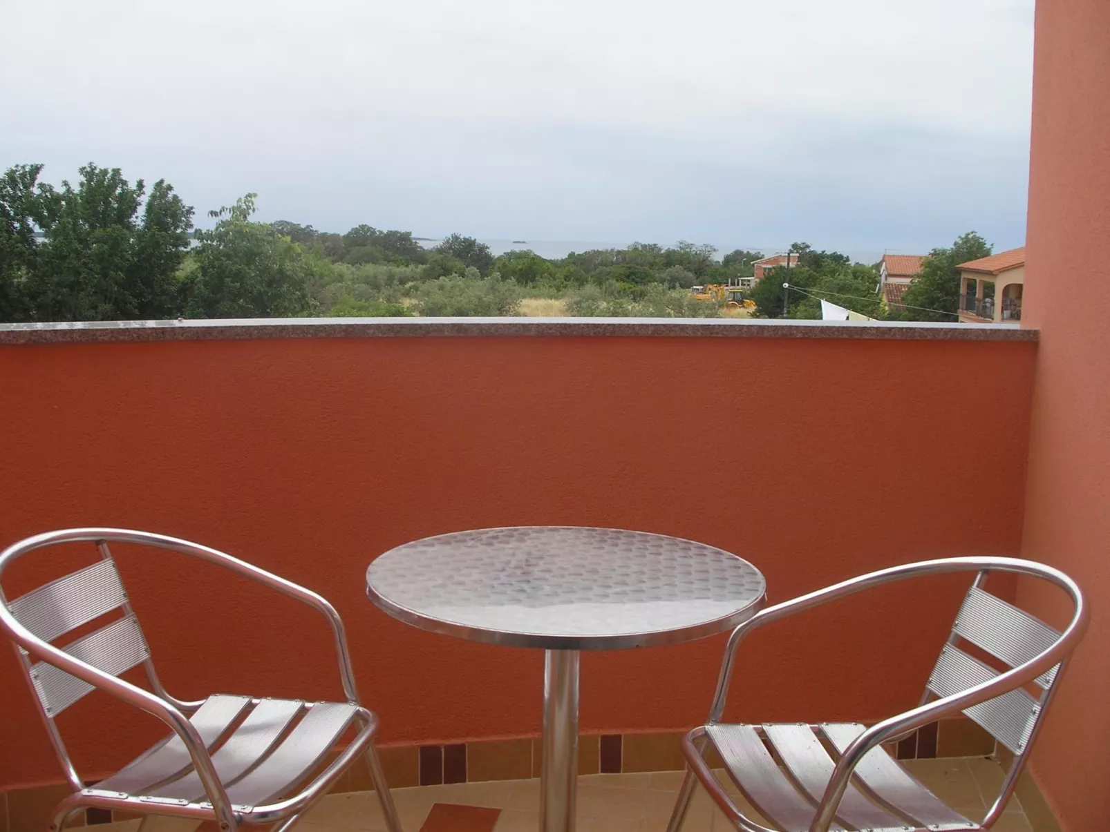 Ruhiges Ferienhaus mit Balkon und Garten-Outside