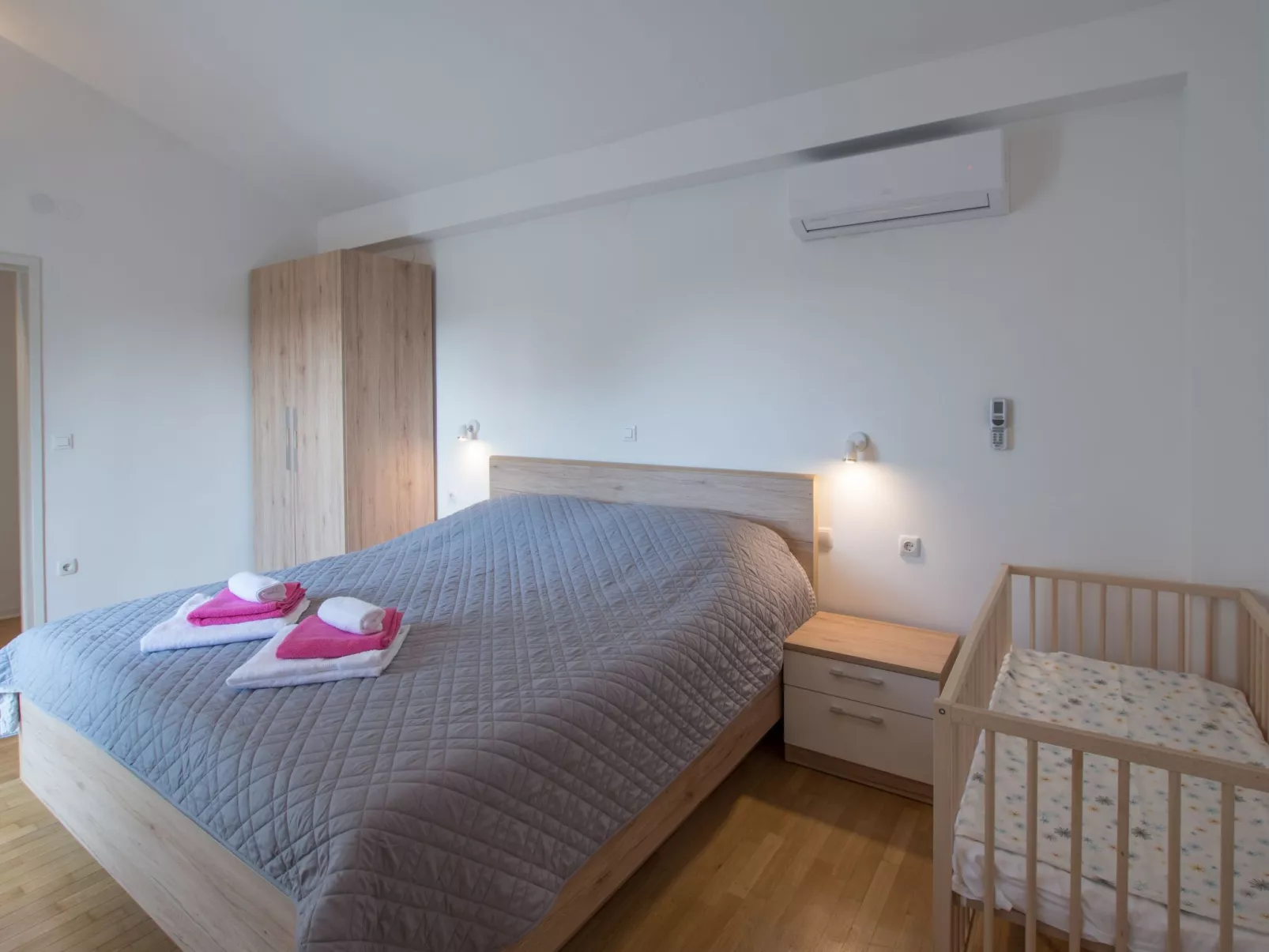 Für 10 Personen und 2 Kinder in Juricani, Istrien (Istrische Riviera)-Drinnen