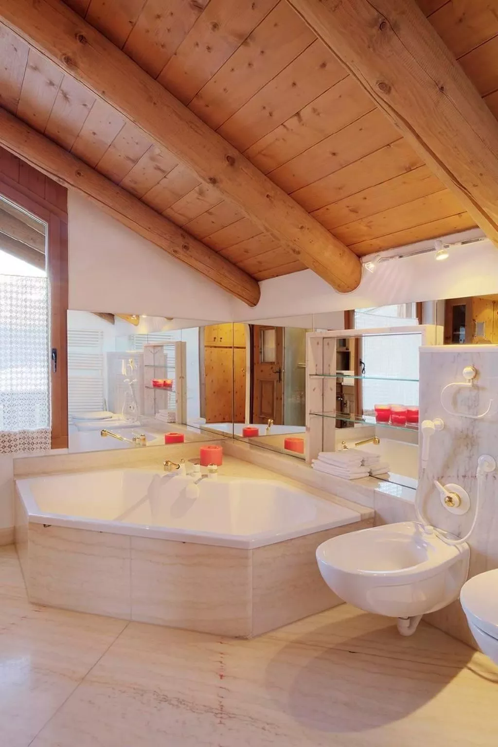 Chesarina Chalet-Drinnen