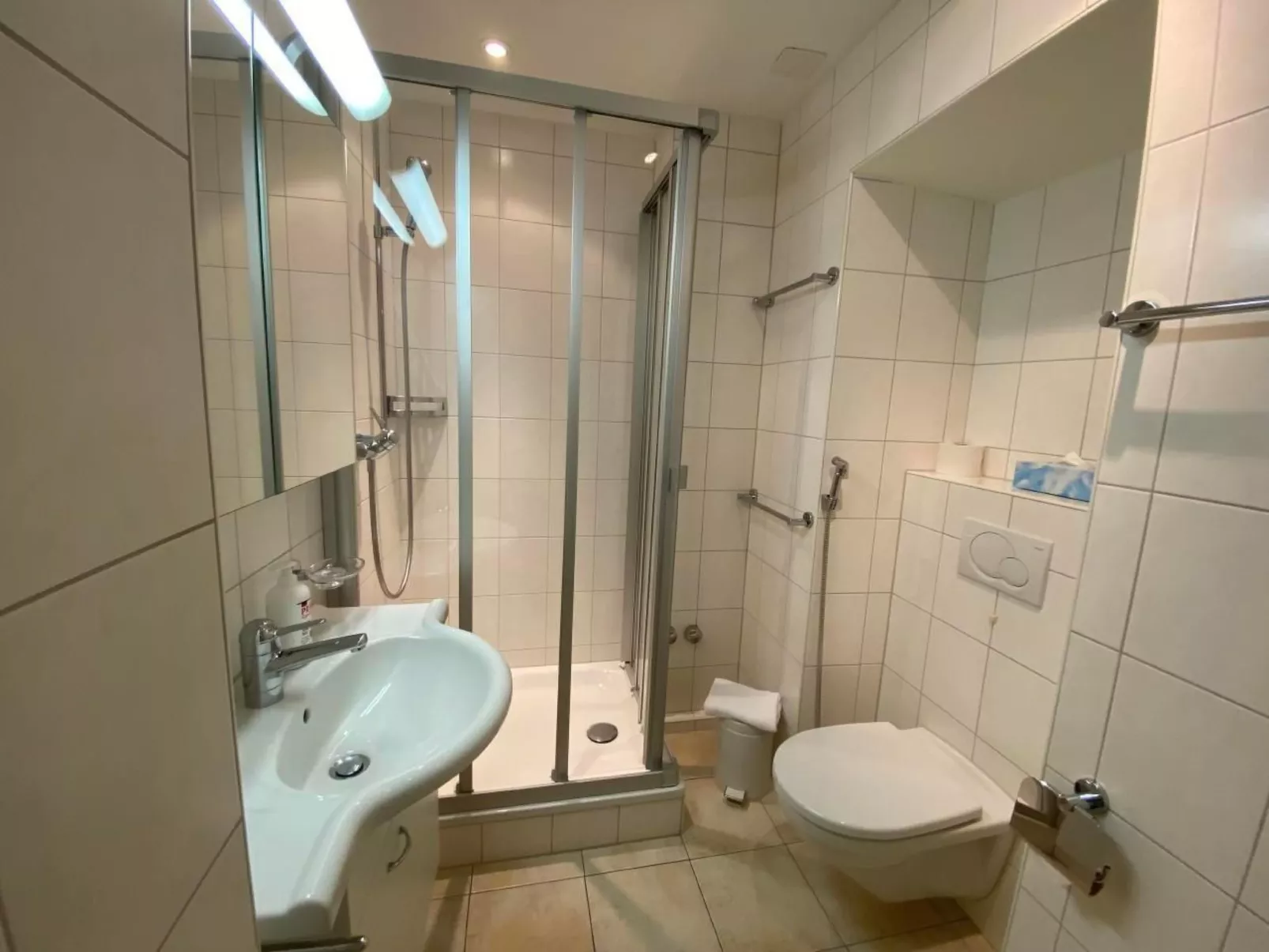 Chesa Robinson 4-Inside