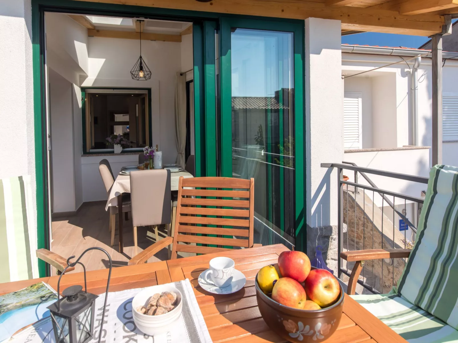 Mit Garten, Grill und Terrasse-Outside