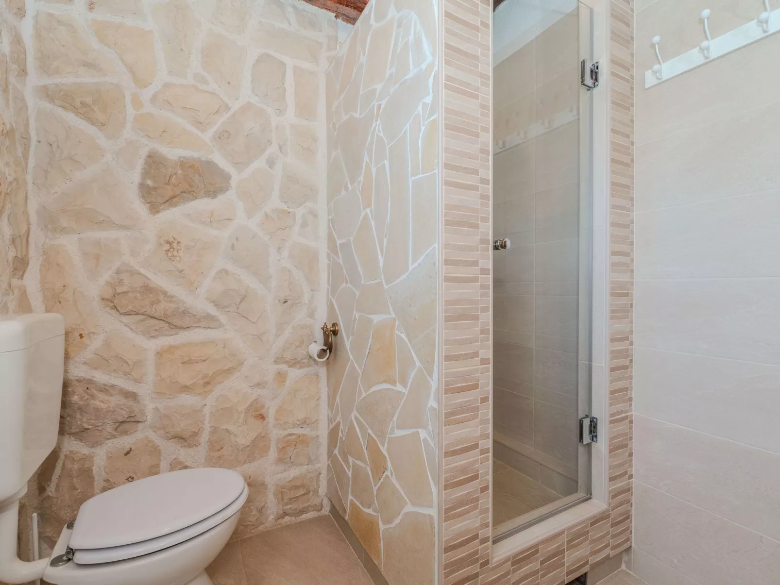 Heritage Stone House -T.A Leut Agency-Drinnen