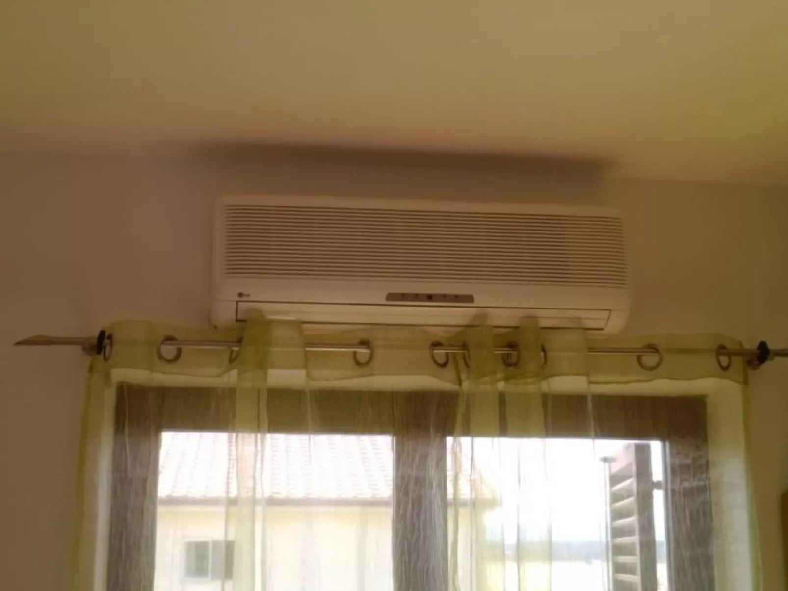 Wohnung Nr. 1 mit 2 Schlafzimmern und 2 Balkonen im 1. Obergeschoss-Dedans