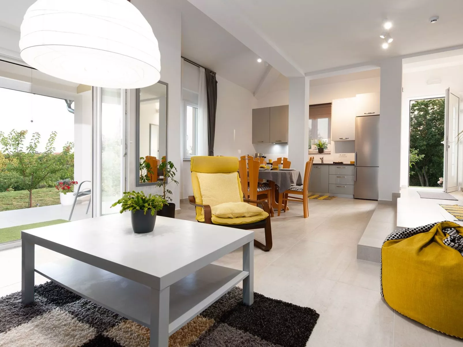 Mit Garten, Grill und Terrasse-Dedans