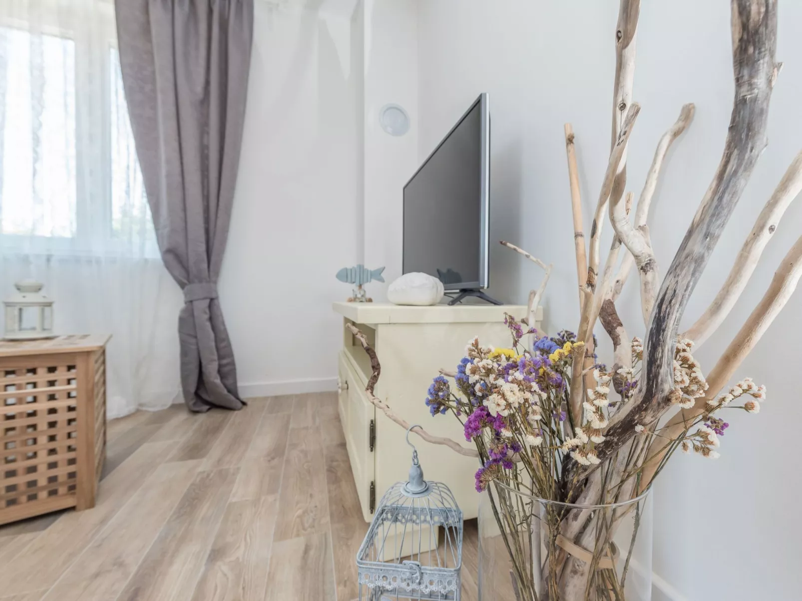 "Ena" mit Blick auf das Wasser-Drinnen