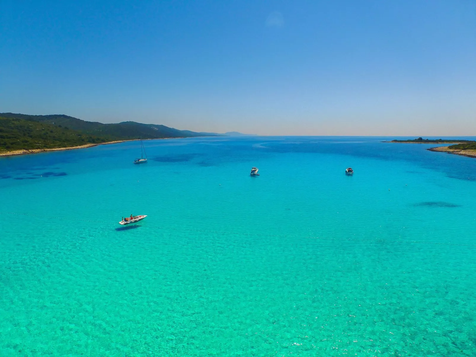 "Sakarun" mit Blick auf das Wasser-Draußen