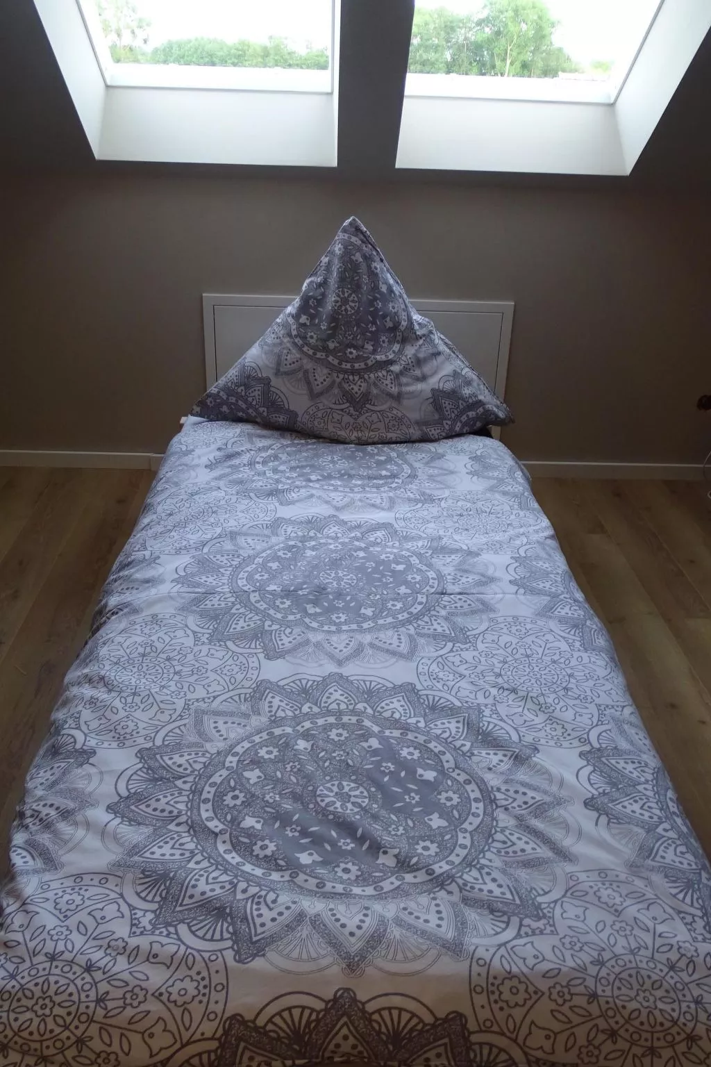 Gemütliches Dachgeschoss-Apartement mit Seeblick und großem Garten am Wasser-Dedans