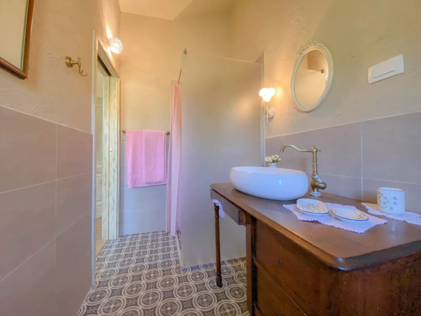 Villa Romana mit Pool-Drinnen