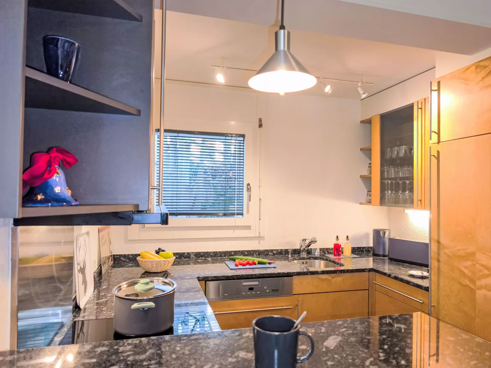 Silence, Apt. P-Drinnen