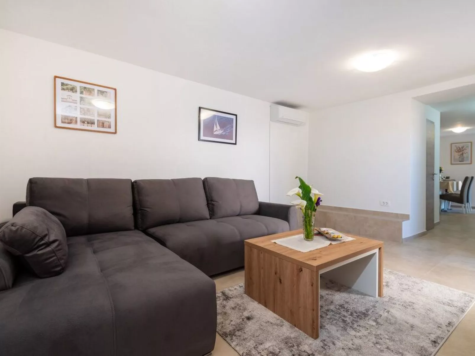 Mit Jacuzzi-TA Leut Agency-Inside