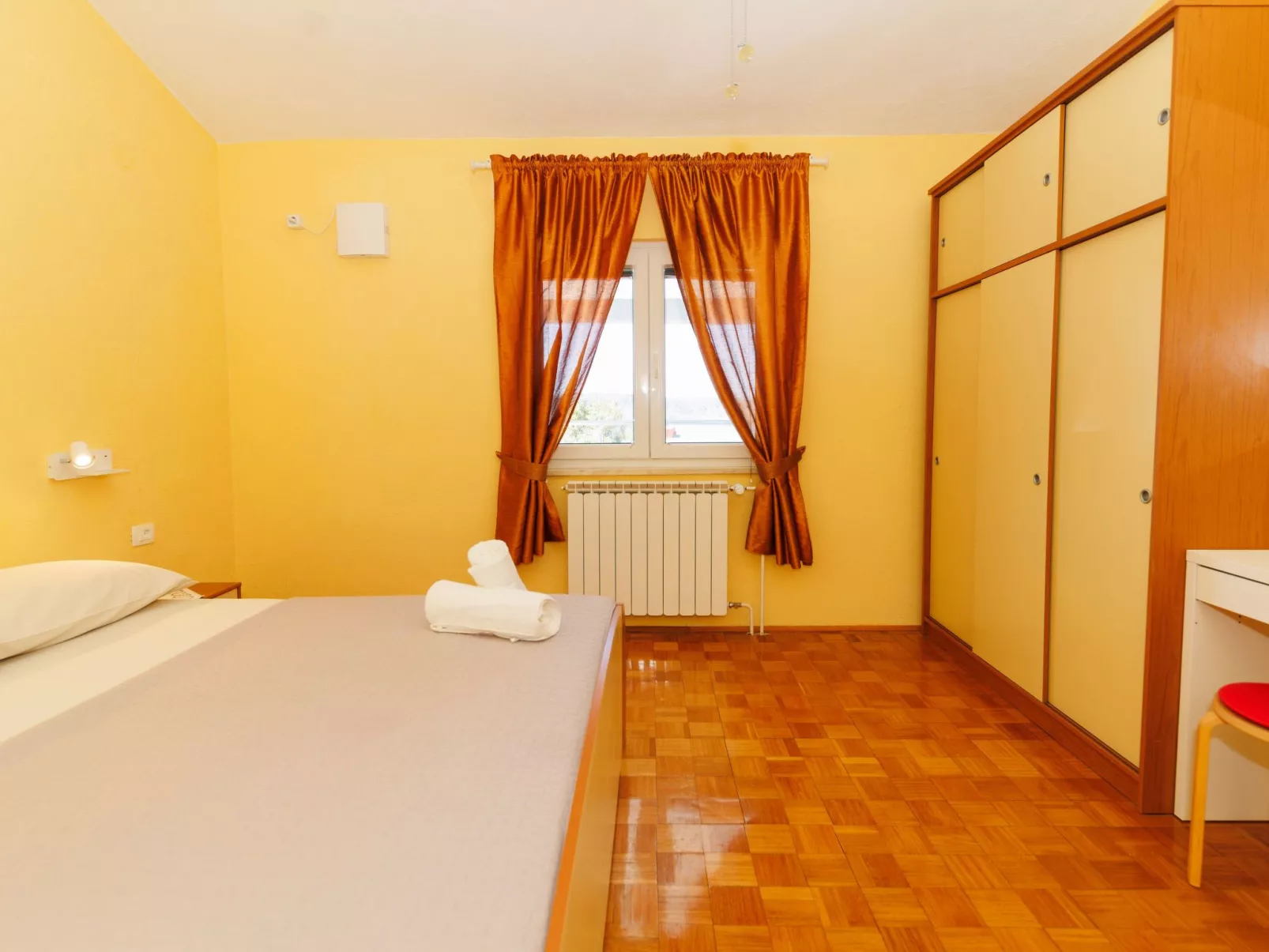 "Zara" mit Blick auf das Wasser-Image-tags.info