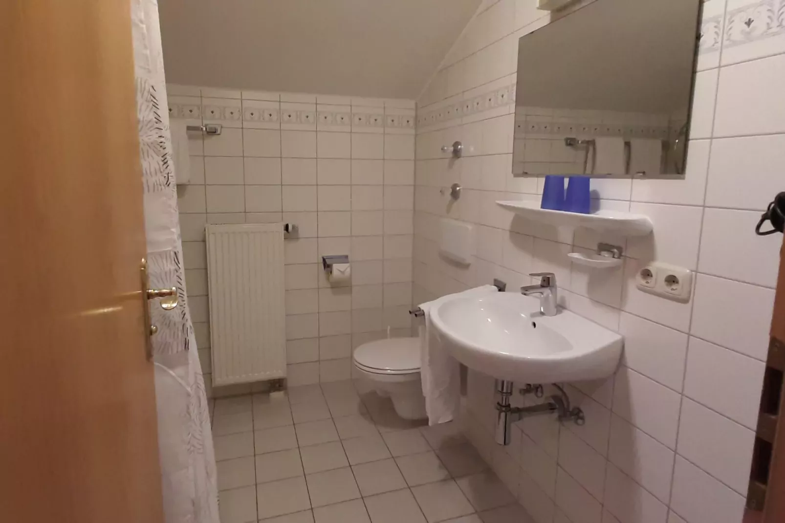 Ferienwohnung im Haus Schönbrunn-Bathroom