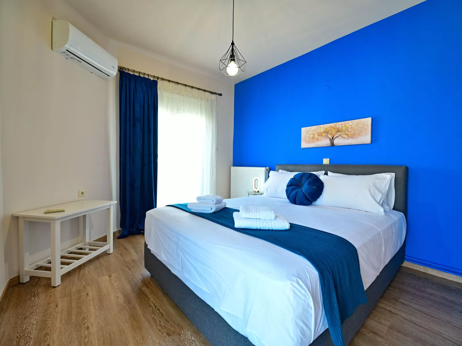 Royal Blue Central House "by Checkin"-Inside