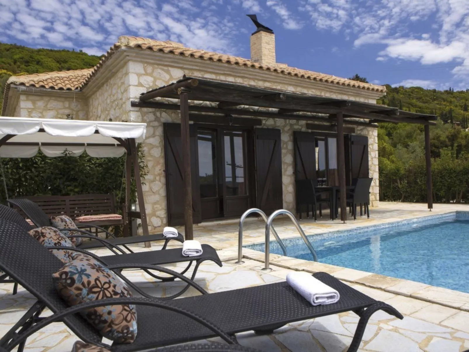 Schönes Haus in Apollonii mit privatem Pool-Outside