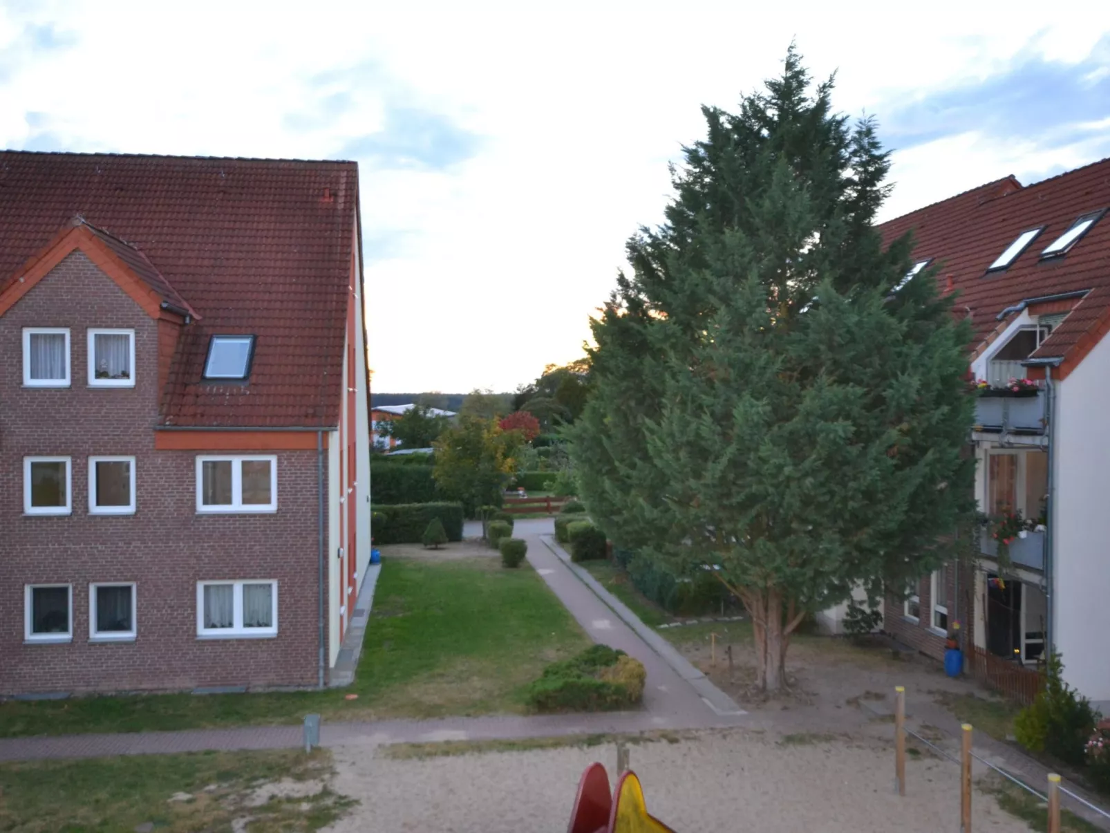 Großzügige Ferienwohnung mit Terrasse-Draußen