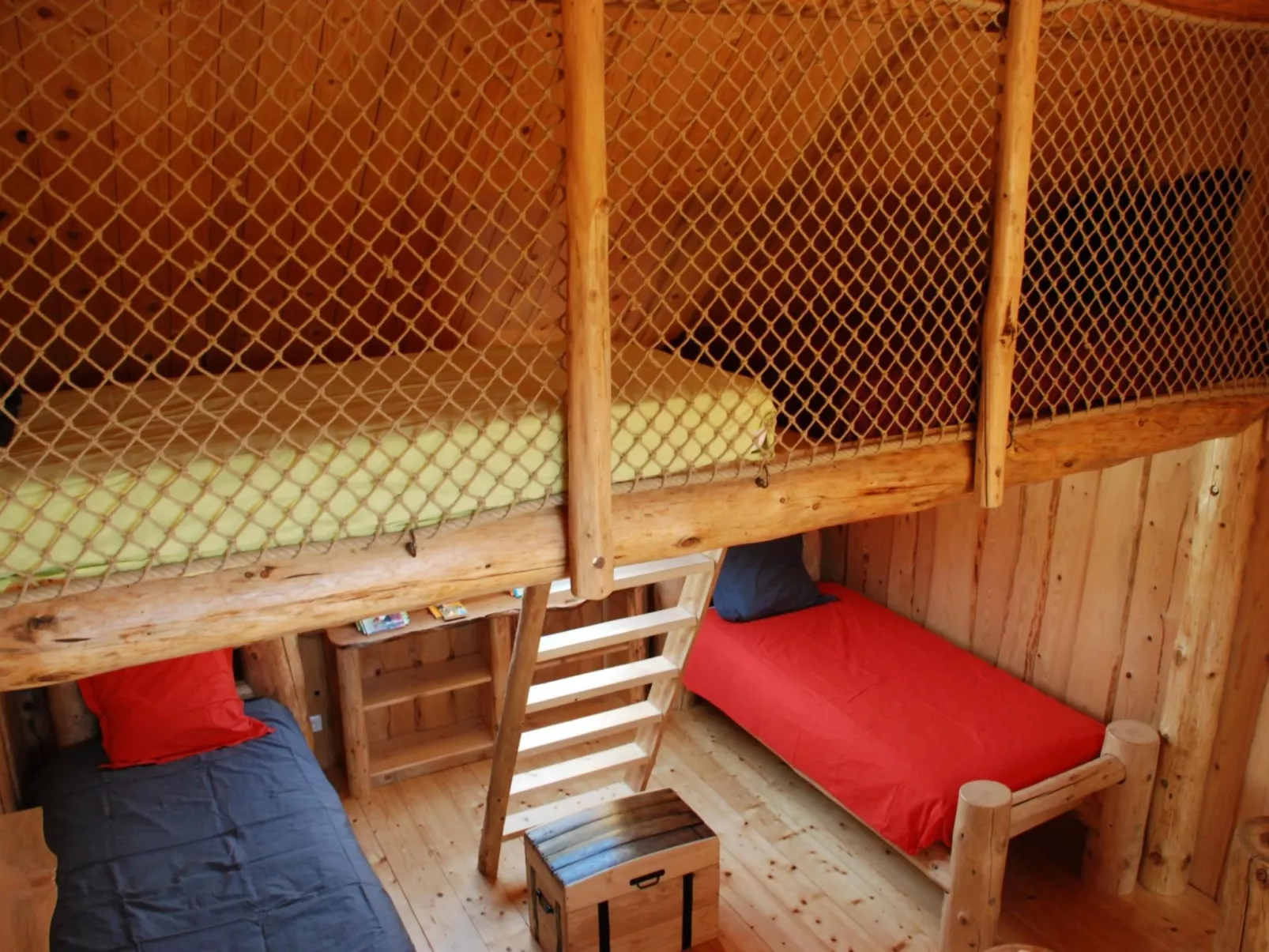 "Au Crêt du Bois" (Auf dem Wald)-Drinnen