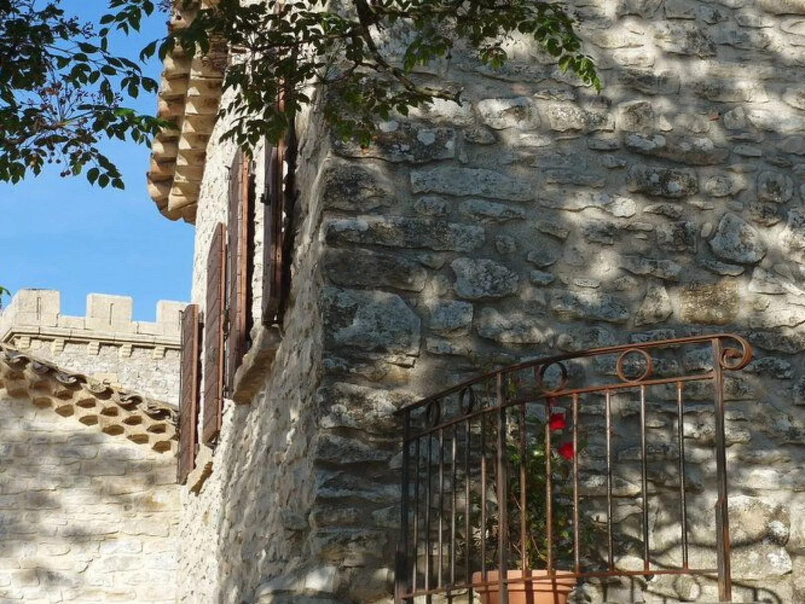 Domäne "Pavillon Timéo" mit Infinity-Pool-Outside