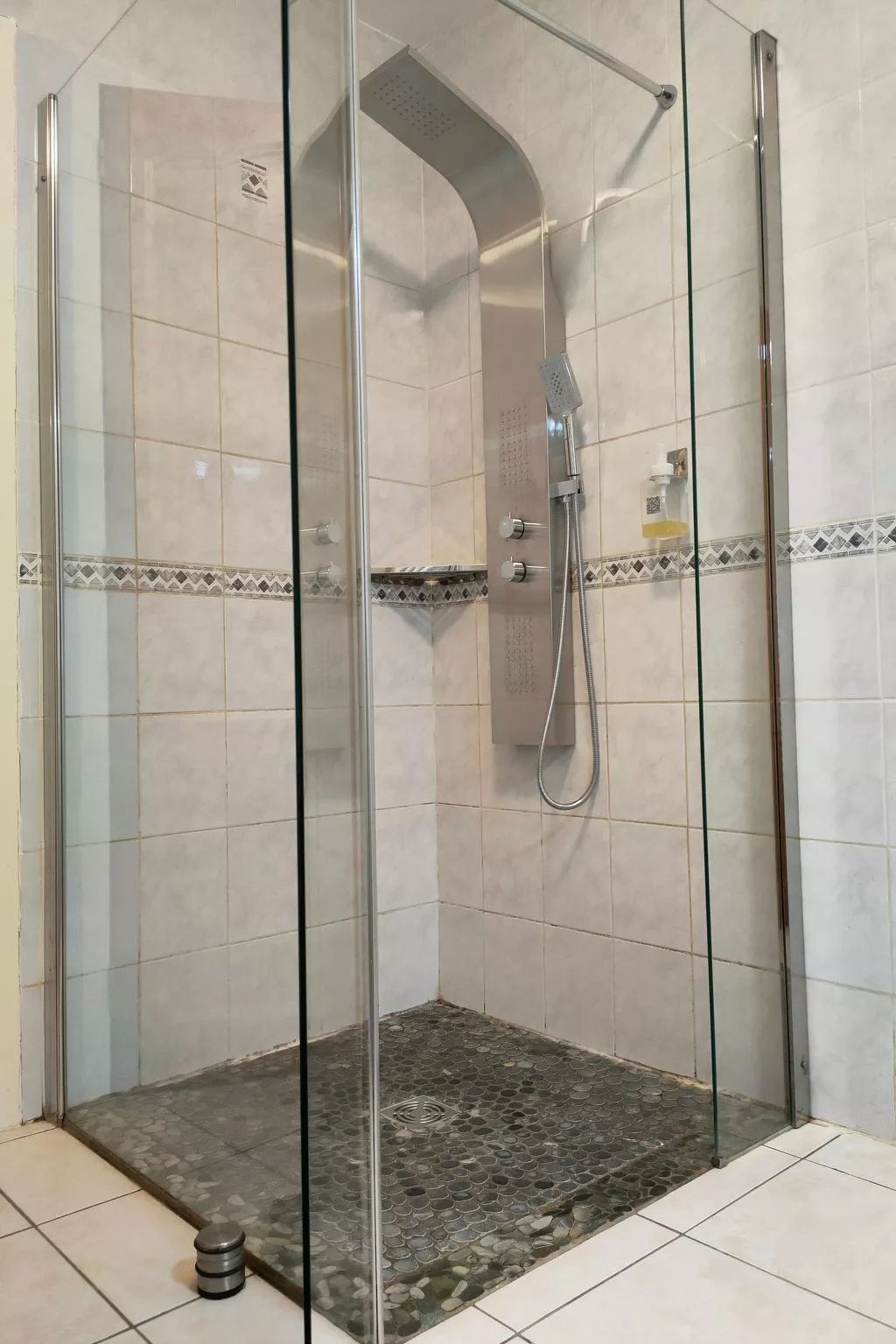 Saine Montagne du Jura mit Spa Sauna Fluss-Drinnen