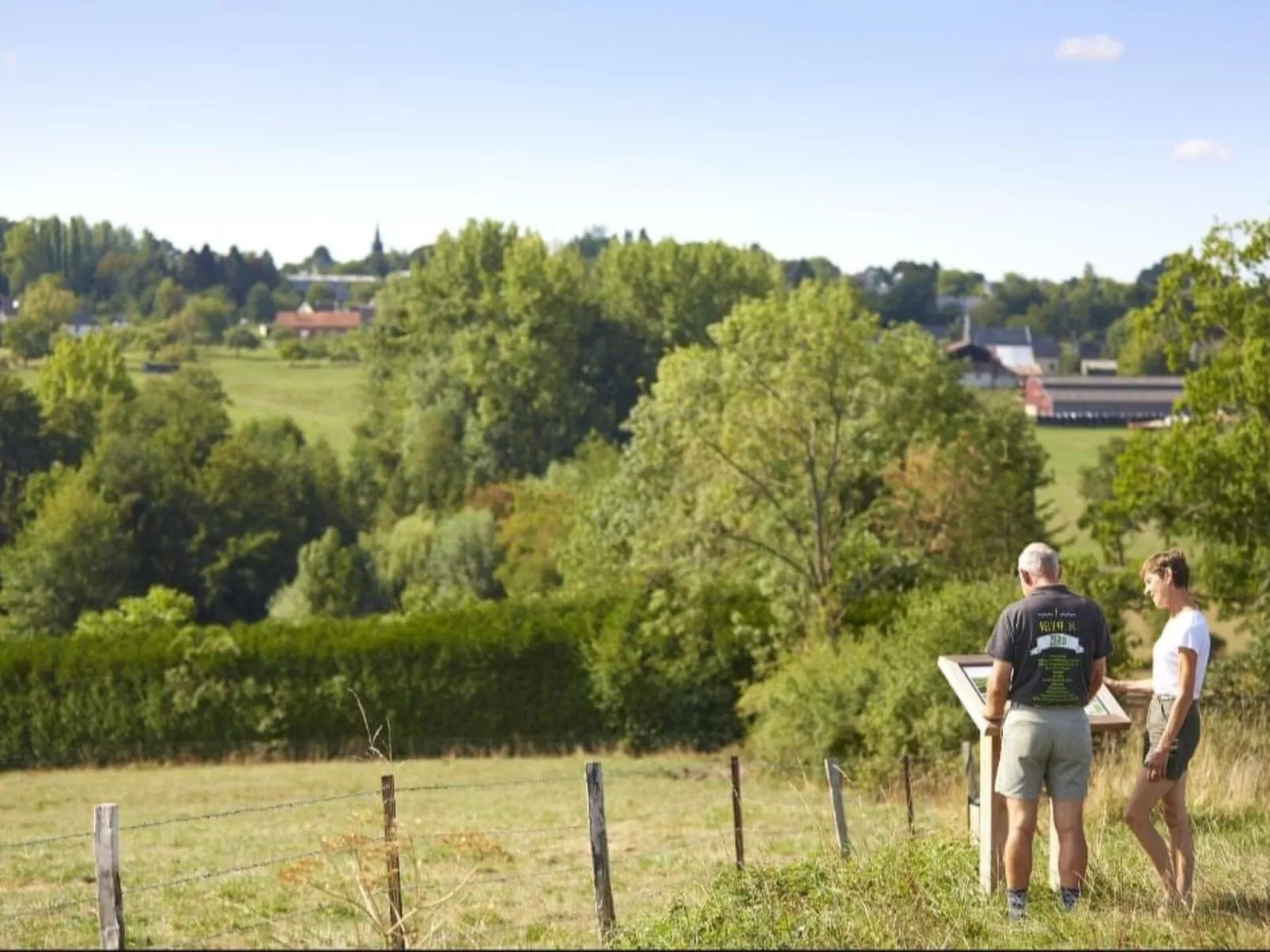 Charmantes Ferienhaus in idyllischem Dorf - Beau Village-Outside