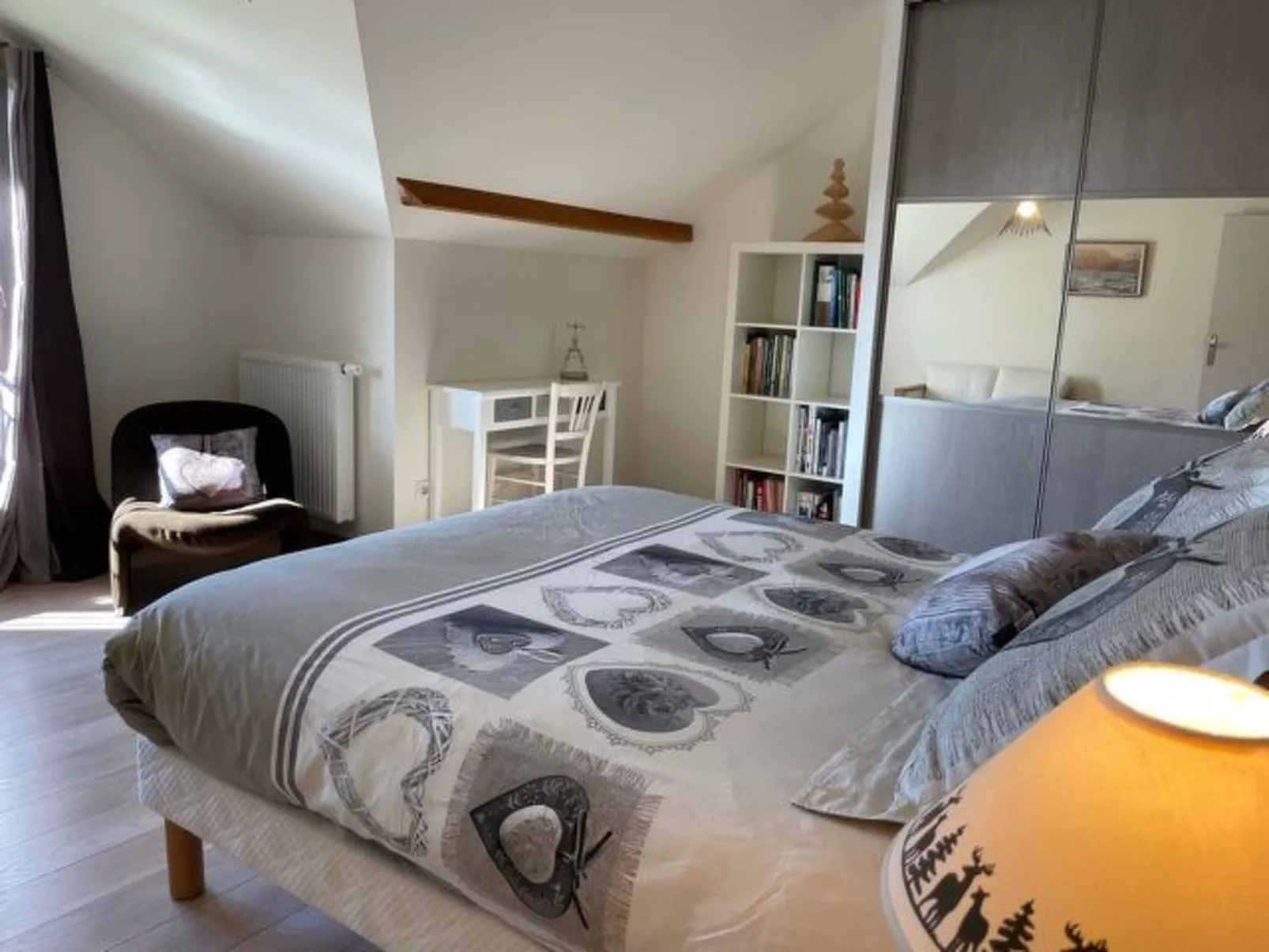 In Aiguebelette-Le-Lac mit Garten, Terrasse und Grill-Drinnen