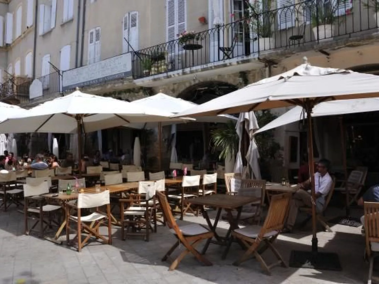 "Haus der Olivenbäume"-Dehors