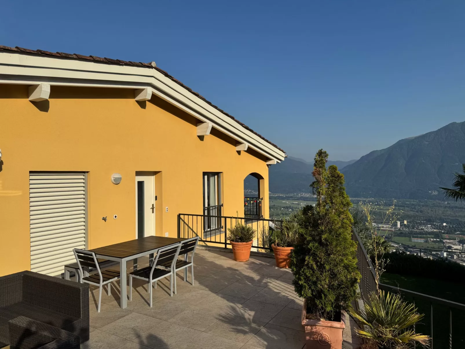 La Camelina - Contra-Draußen