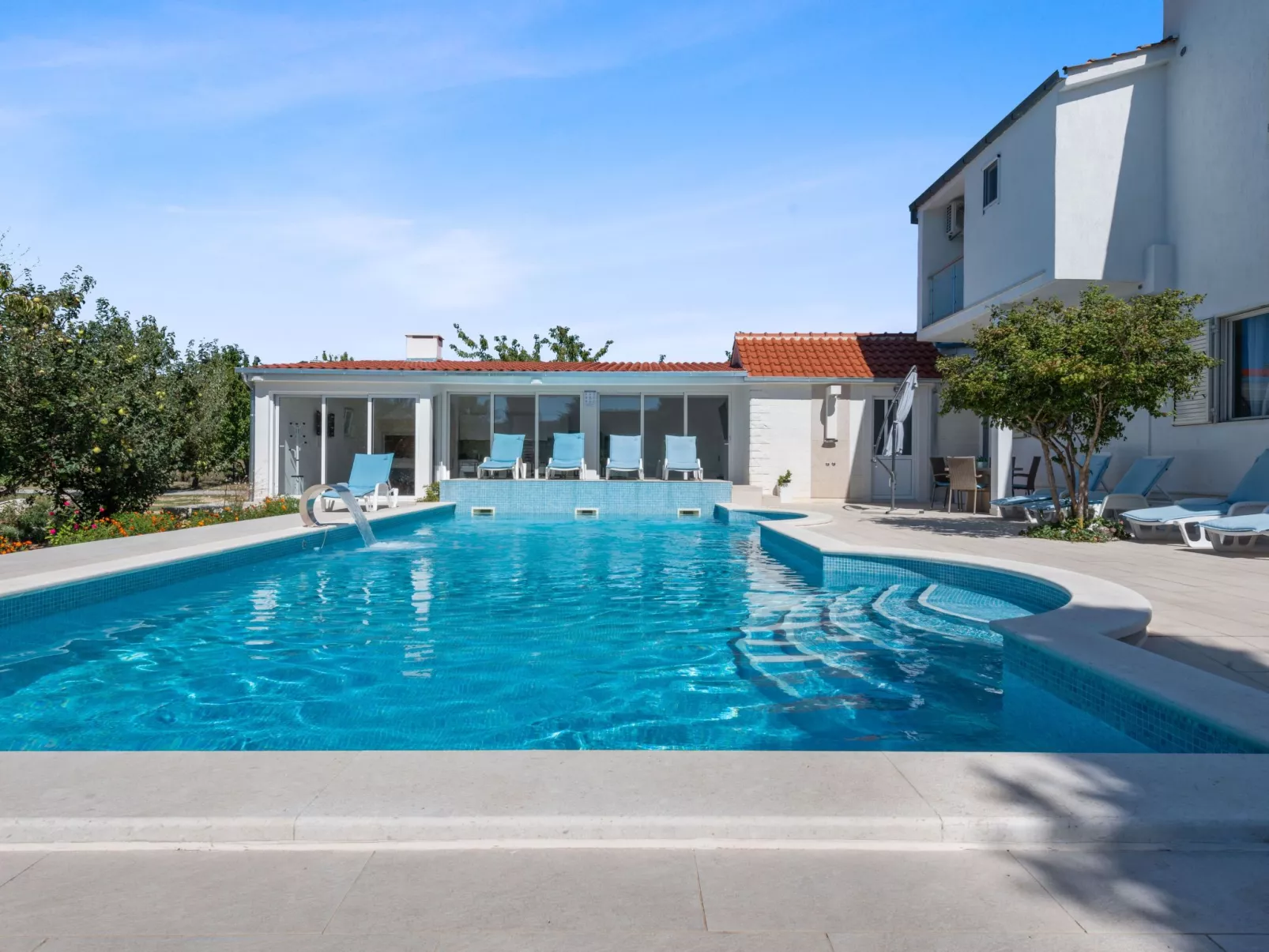 Anwesen "Villa Almas, Sauna, Fitnessraum, Multisport-Outside