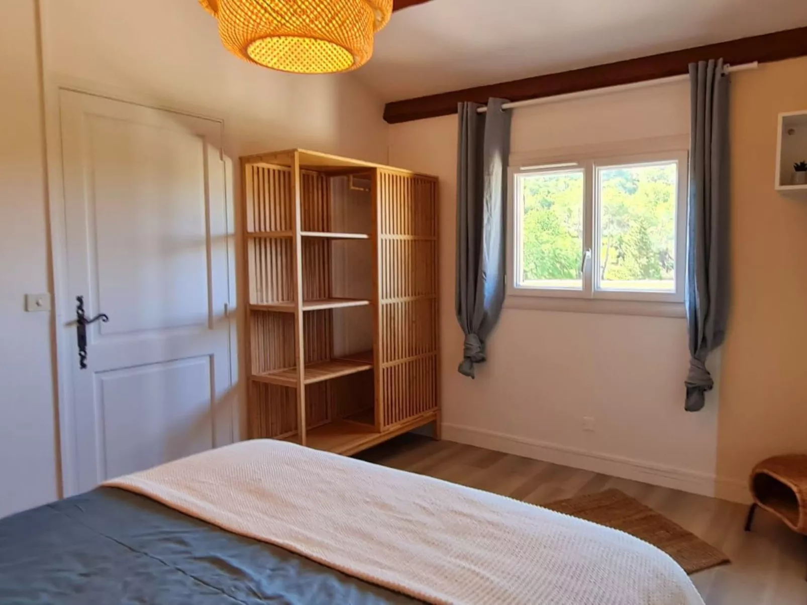 Im Herzen eines Weinguts, Terrasse und Balkon mit Bergblick, Schwimmbad - Drinnen