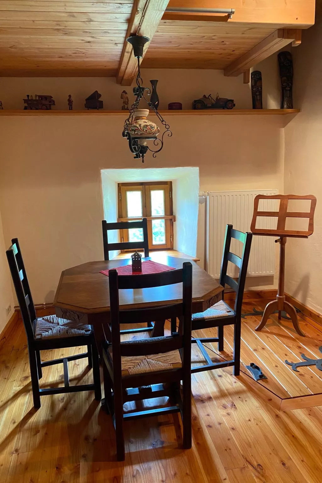 In Ventron mit eingezäuntem Garten-Inside