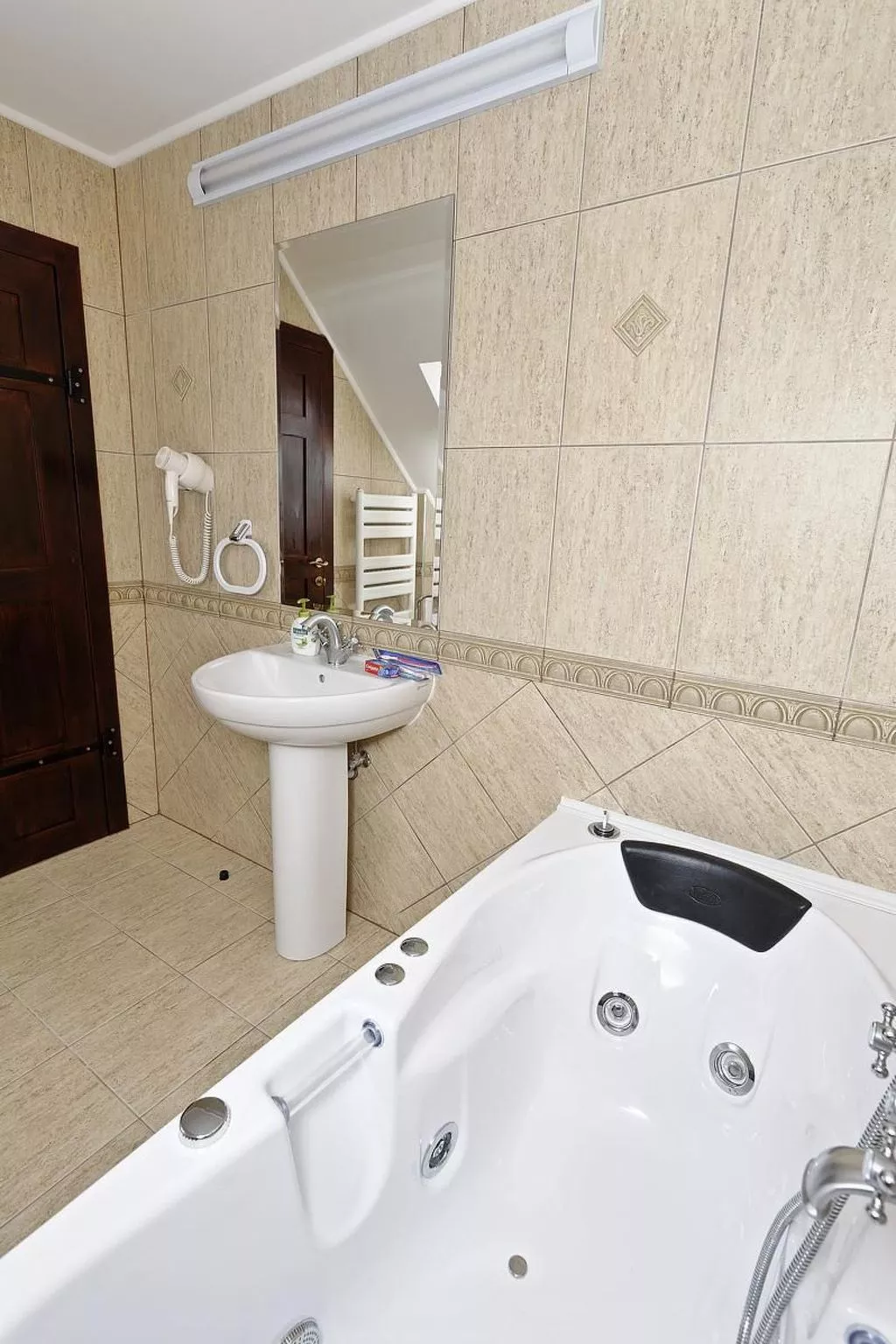 Kürzlich in eine Ferienvilla konvertiertes (2010), umfriedetes Haus aus der Sac-Inside