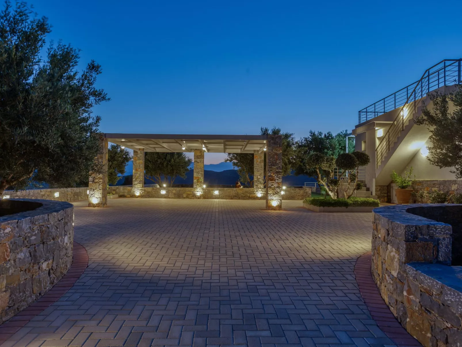 Villa mit Grillplatz und privatem beheiztem Pool-Dehors