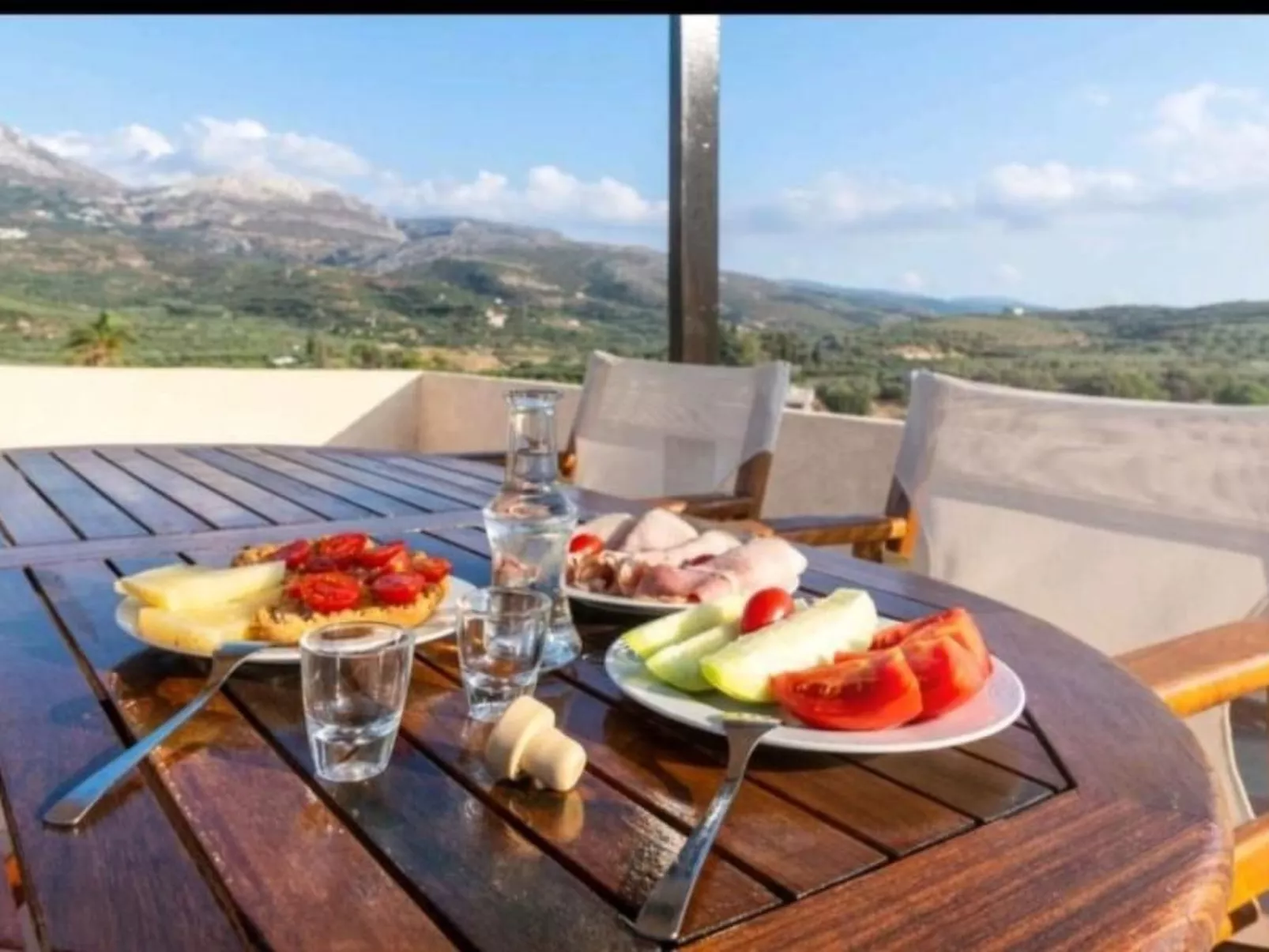 Mit Blick auf das Wasser-Draußen