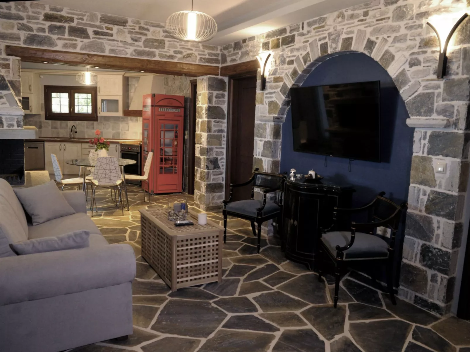 Anwesen mit eigenem Jacuzzi-Drinnen