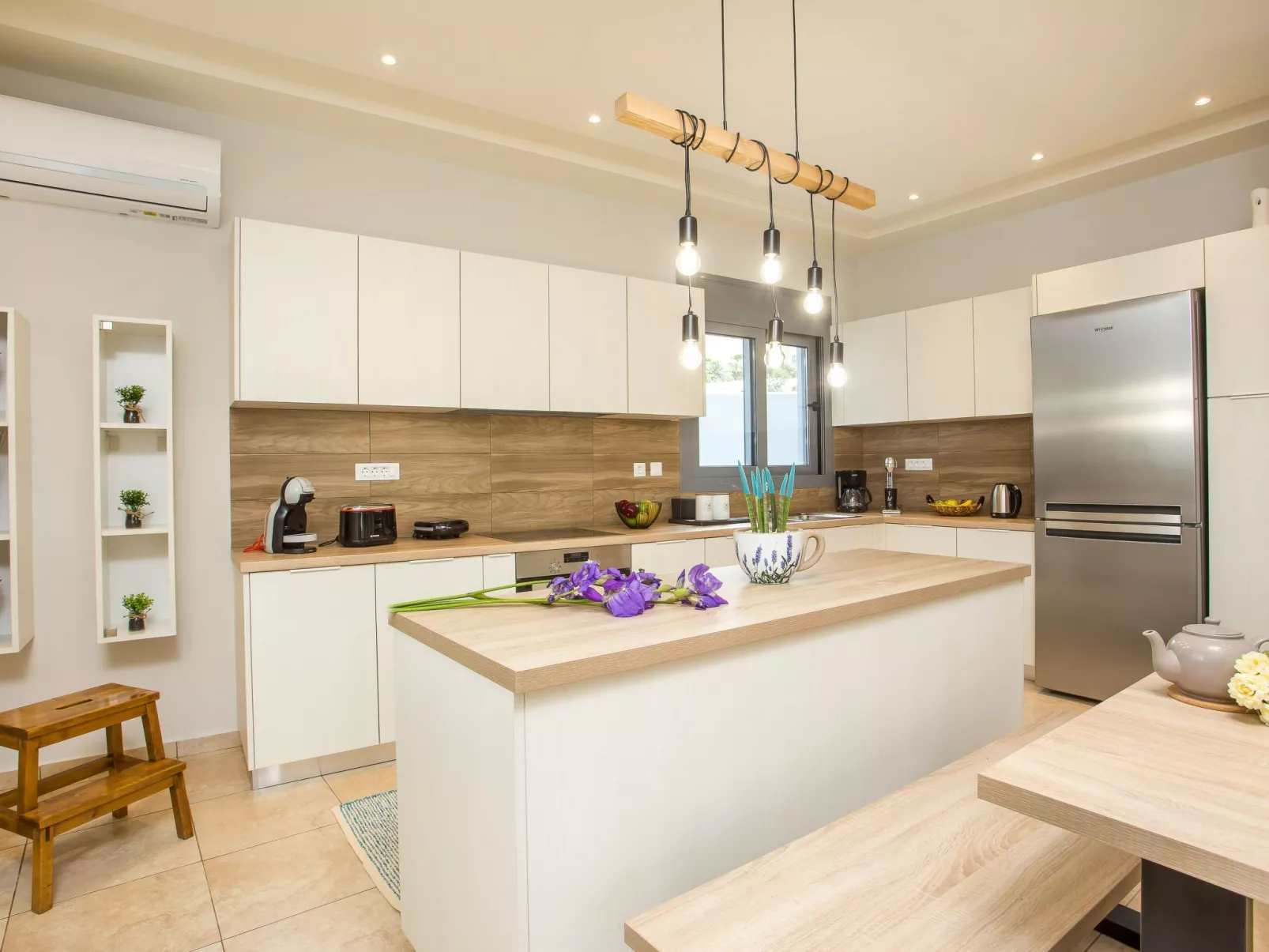 Mit eigenem Garten und Grill-Dedans