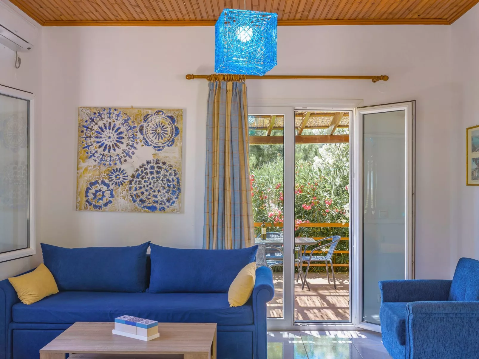 "Yellow Villa"-Inside